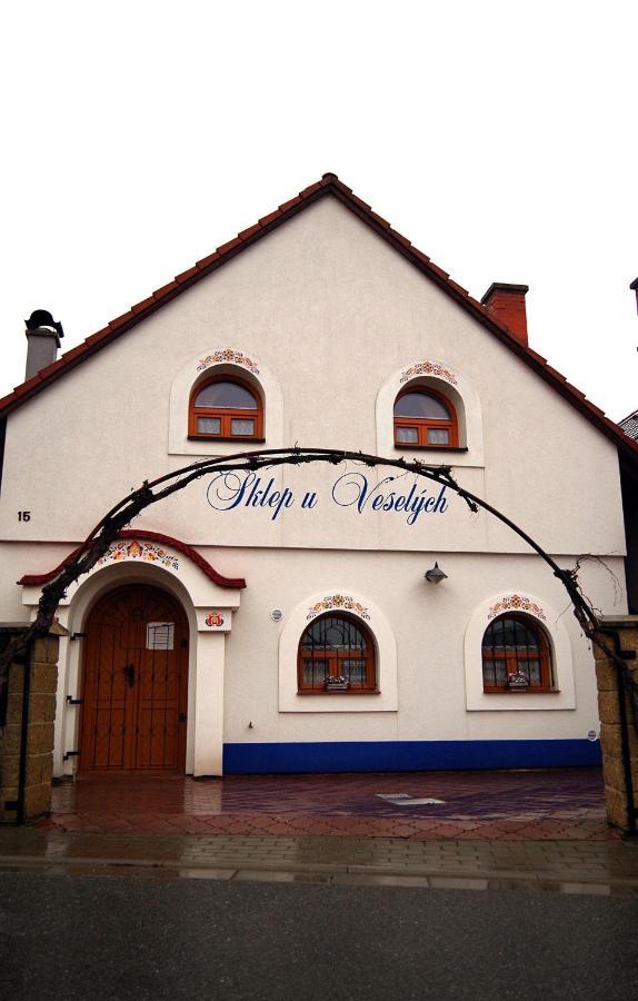 Sklep U Veselych Apartman Mutěnice Kültér fotó