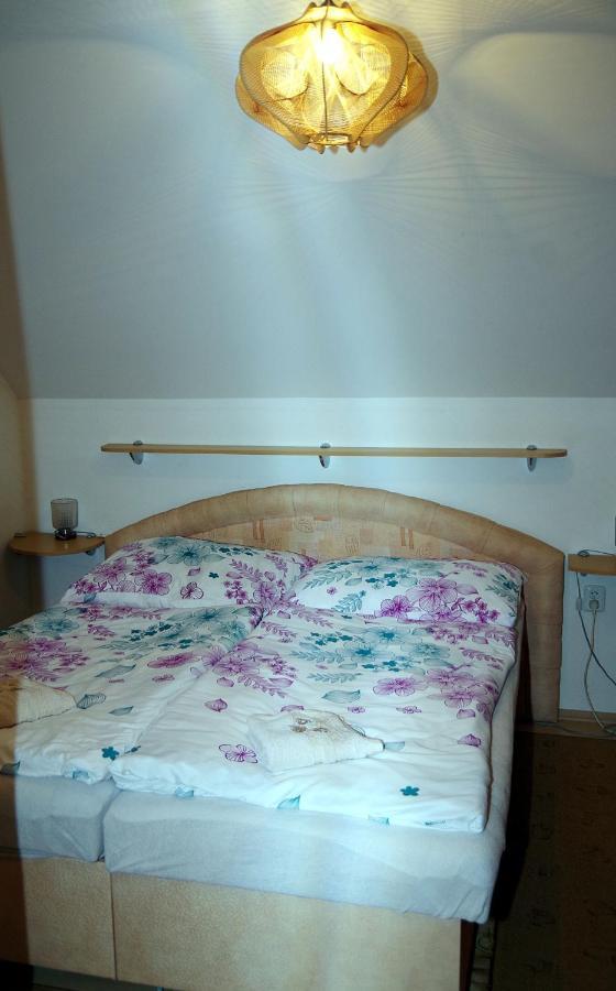 Sklep U Veselych Apartman Mutěnice Kültér fotó