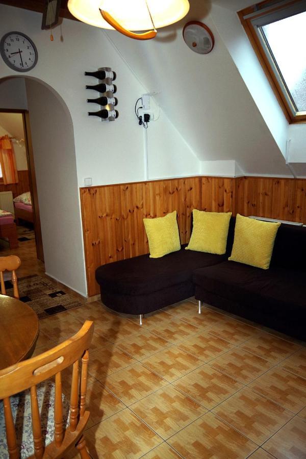 Sklep U Veselych Apartman Mutěnice Kültér fotó